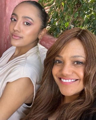 Tamla Claudette Robinson and her daughter, Lyric Ontiveros, took a selfie.